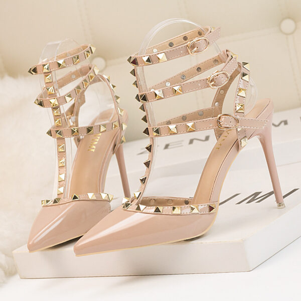 Rivet Hollow-out Roman Fashion Sandals - Image 4